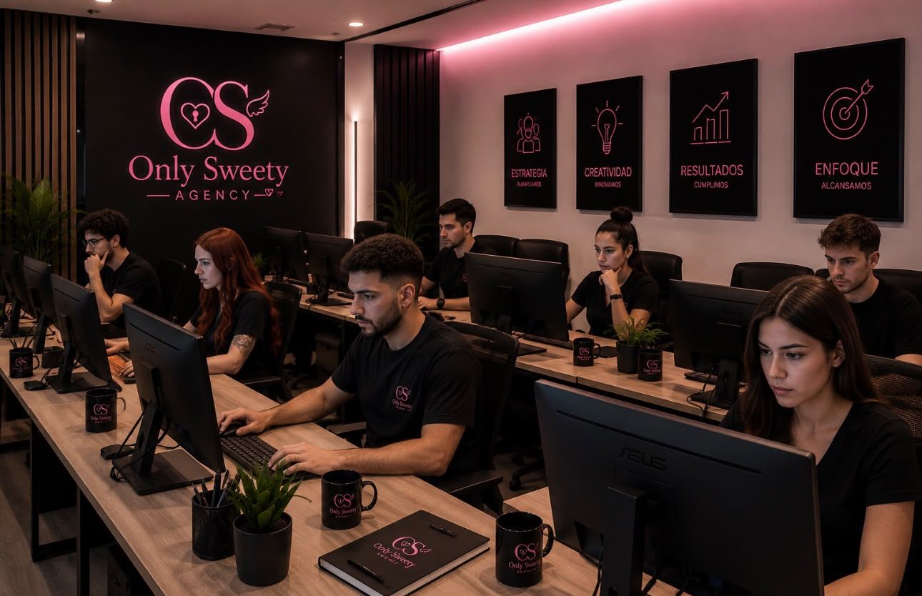 Equipo de Only Sweety Agency trabajando en la oficina